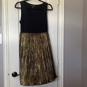 Forever 21 Black & Gold Dress Size M